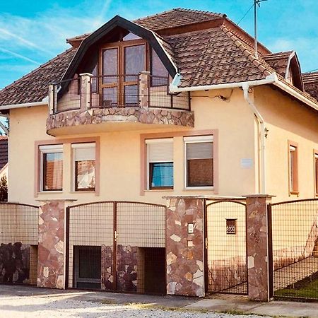 Aranylo Apartmanhaz Hajduszoboszlo Bagian luar foto